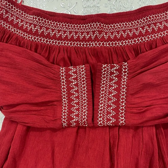 Elegant Red Off-Shoulder Women's Top size s - Picture 6 of 6